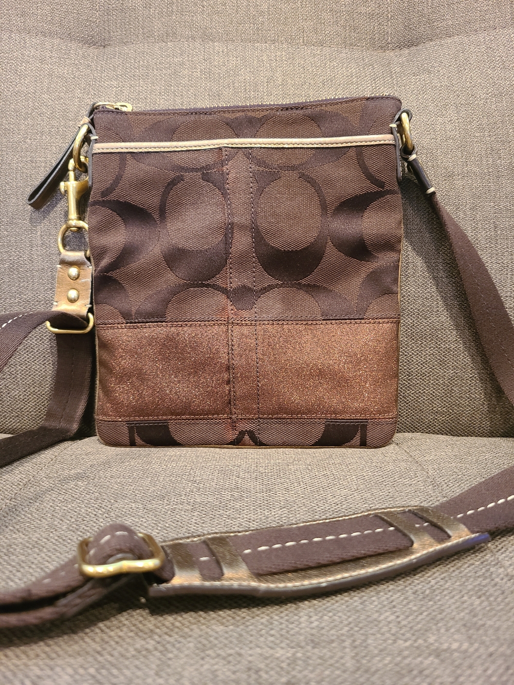 Coach Signature slingpack crossbody (40758)
